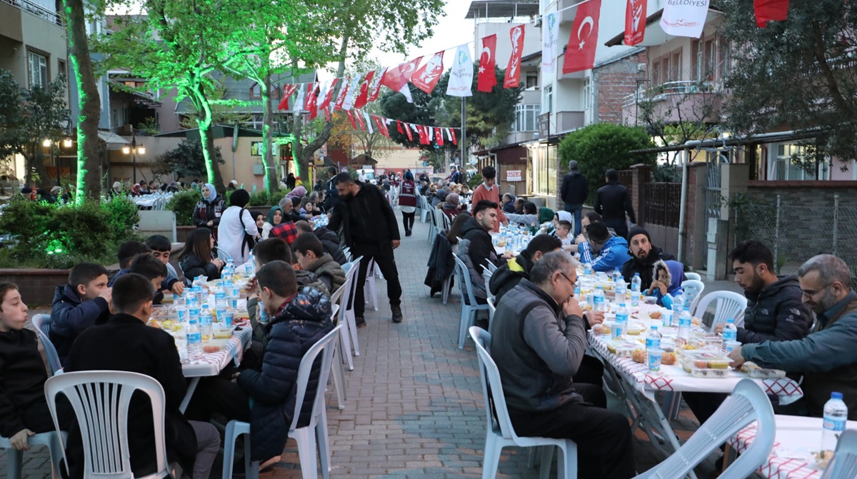 42 Evler, Sanayi ve Körfez Mahallesi  İzmit Belediyesi ile Halk İftarında buluştu