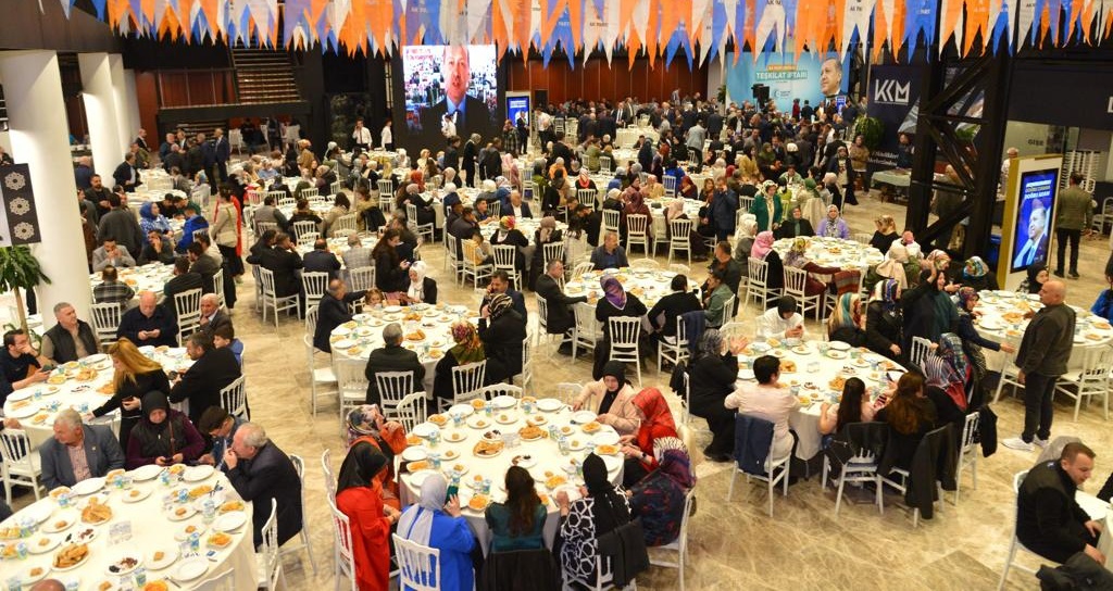 AK Parti Kocaeli, 3 bin kişilik iftarla Ramazan’ı noktaladı