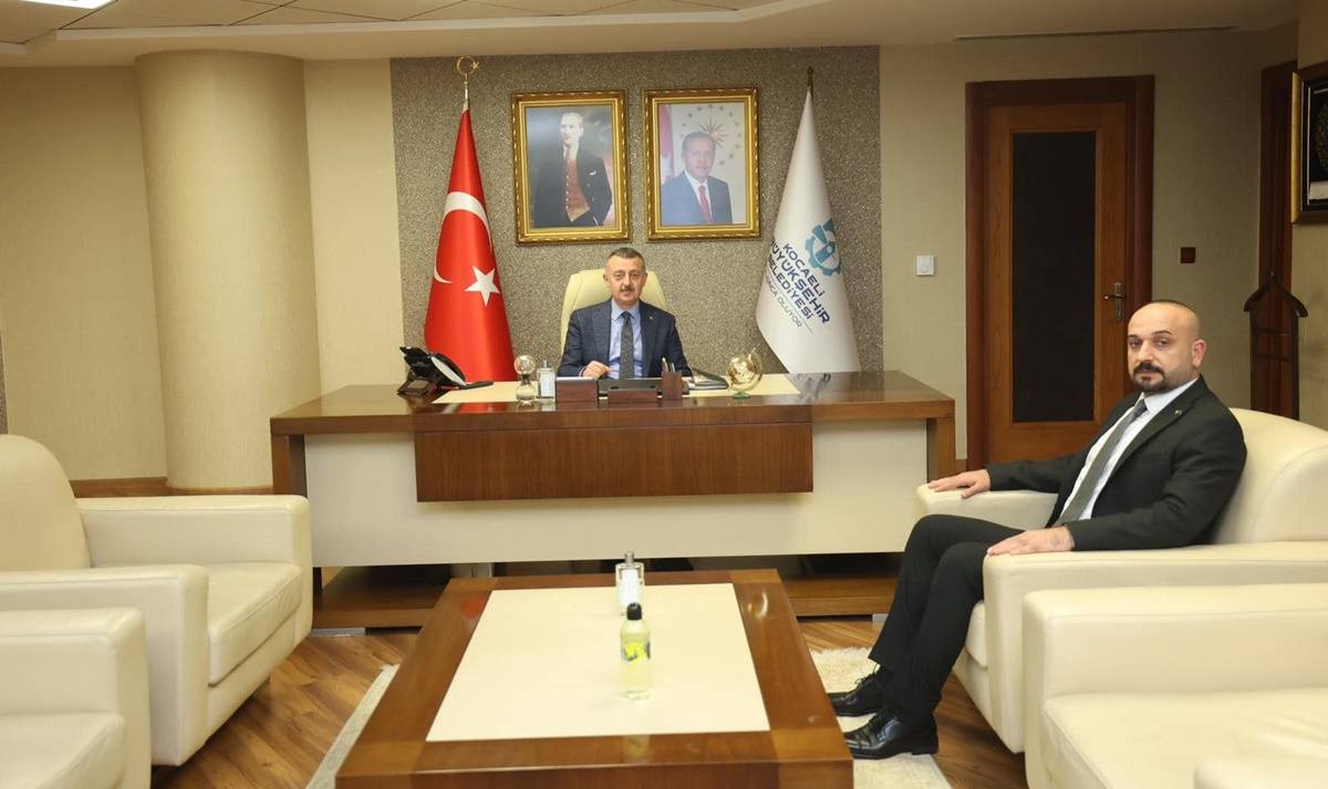 MHP Kocaeli İl Başkanı, Büyükşehir Belediye Başkanını Ziyaret Etti ve Teşekkür Etti