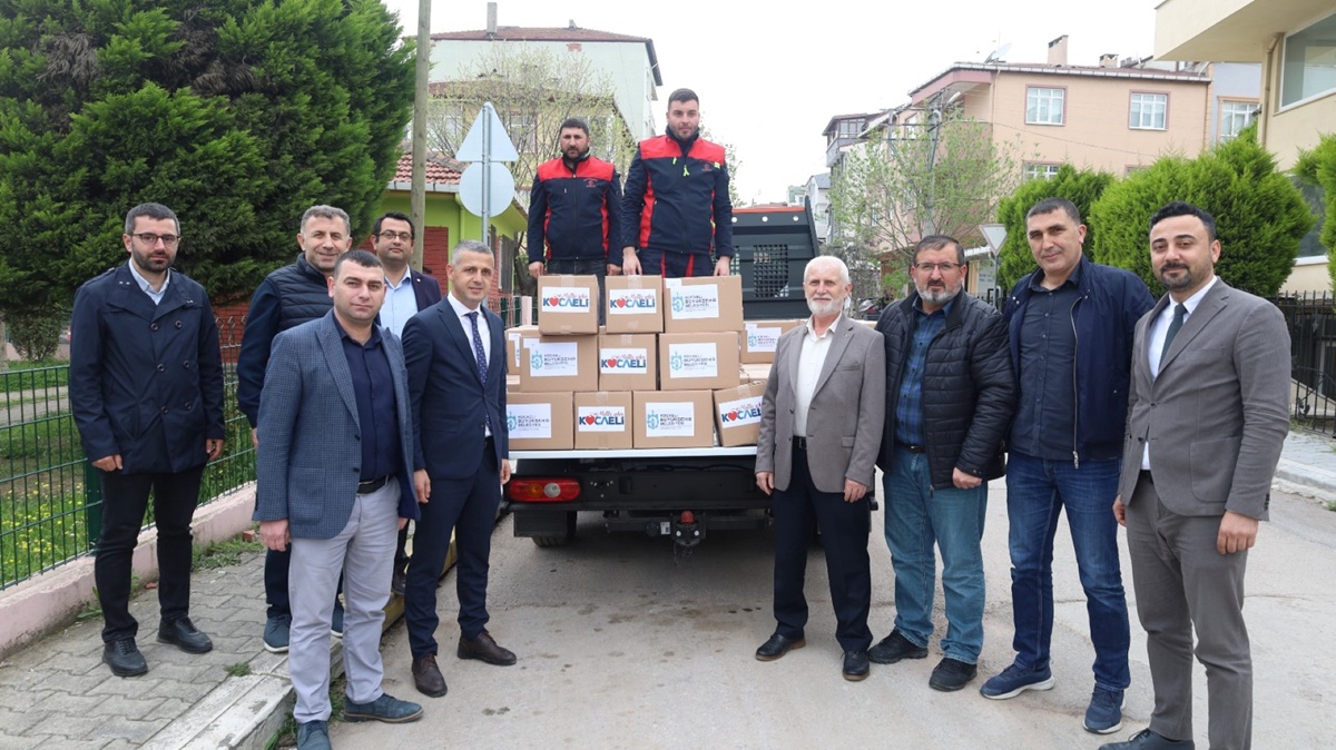 Kocaeli Büyükşehir Belediyesi, Muhtarlara Kırtasiye Malzemesi Desteği Sağlıyor