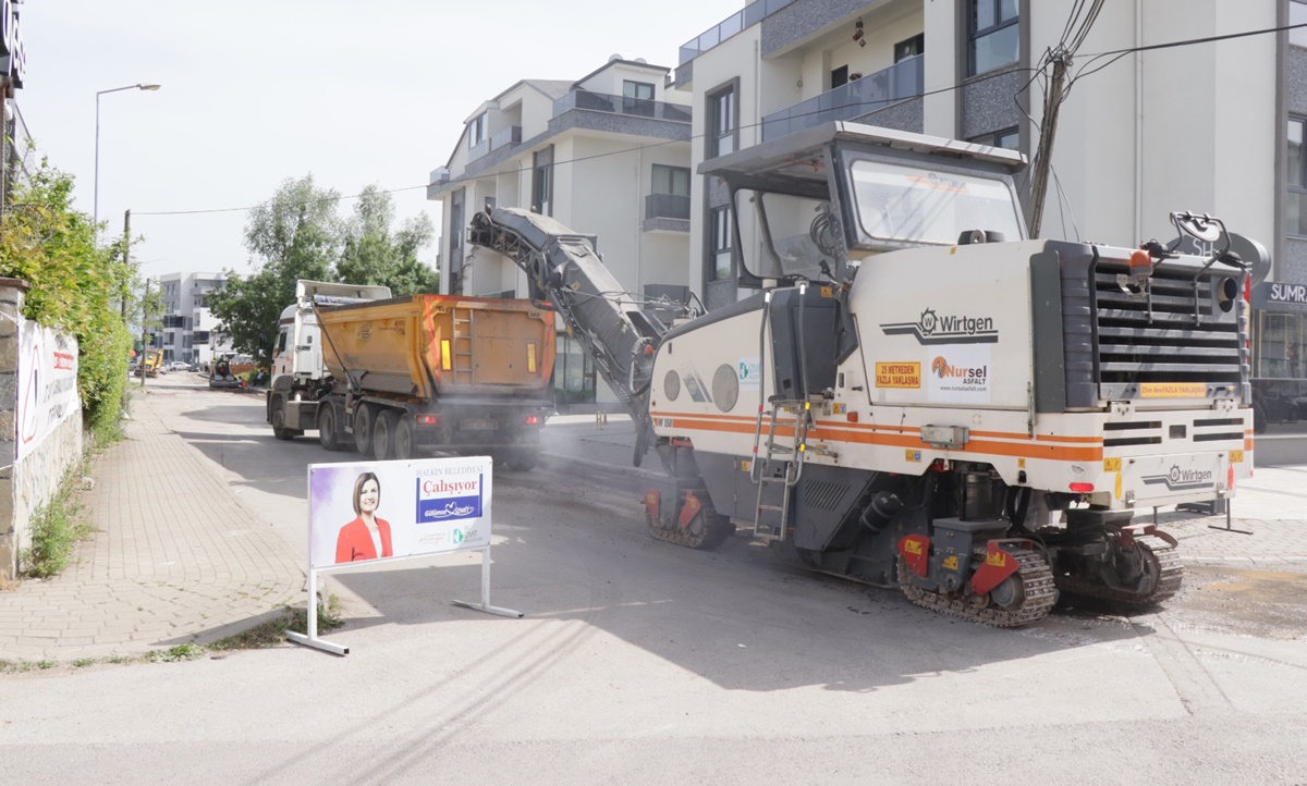 İzmit Belediyesi, Alikahya’da asfalt mesaisini sürdürüyor
