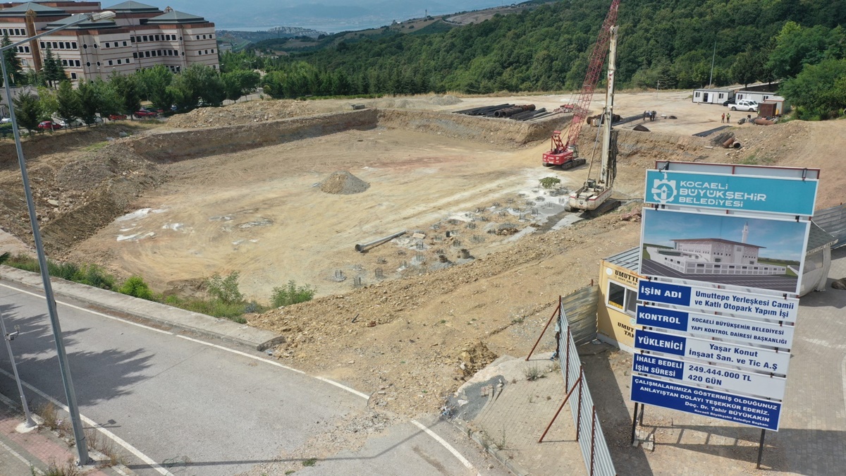 Umuttepe Cami ve otoparkı çalışmaları: KOÜ Umuttepe Cami ve otoparkı devam ediyor