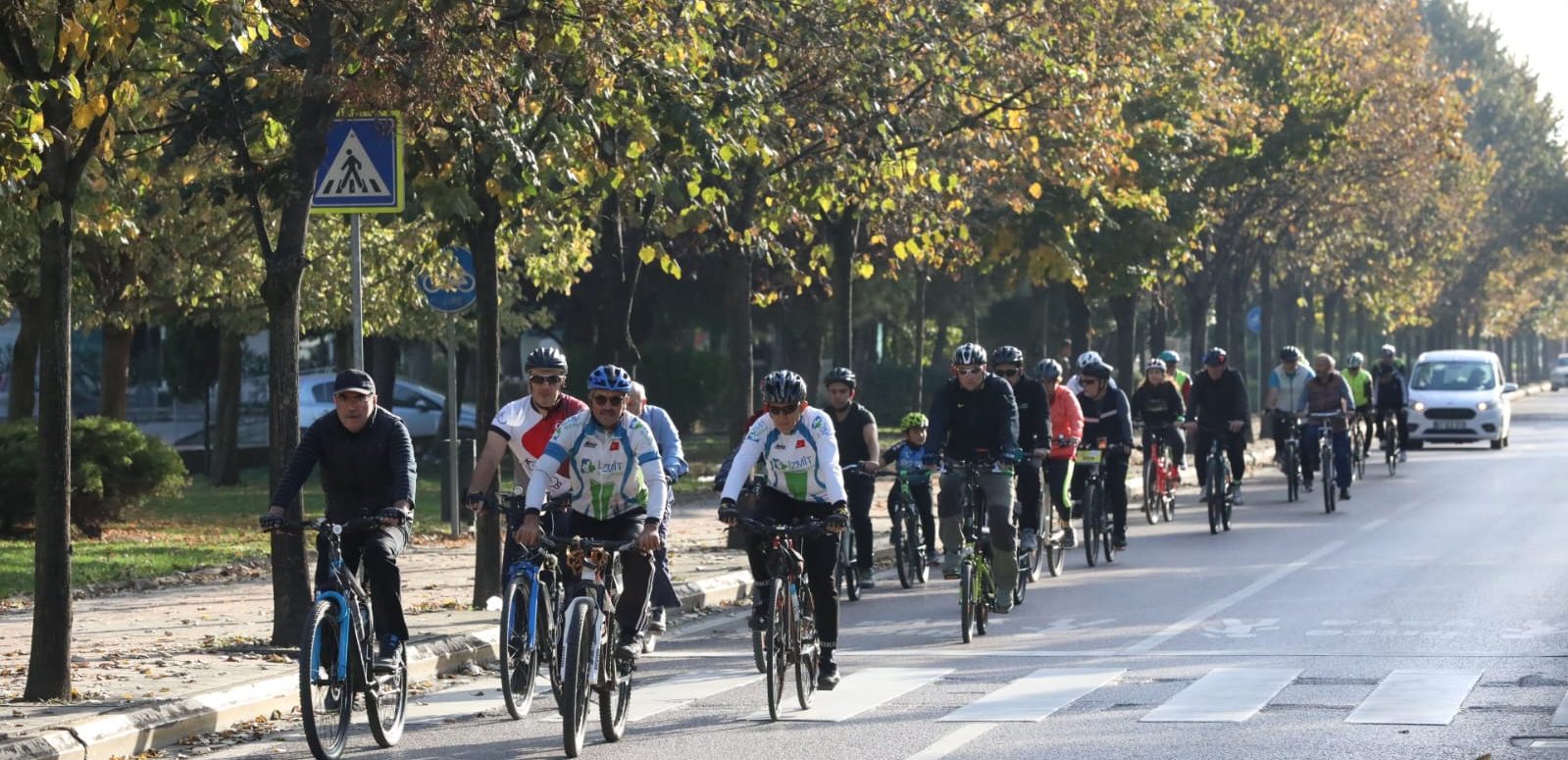 İzmit’te pedallar Cumhuriyetin 100.Yılı için çevrildi