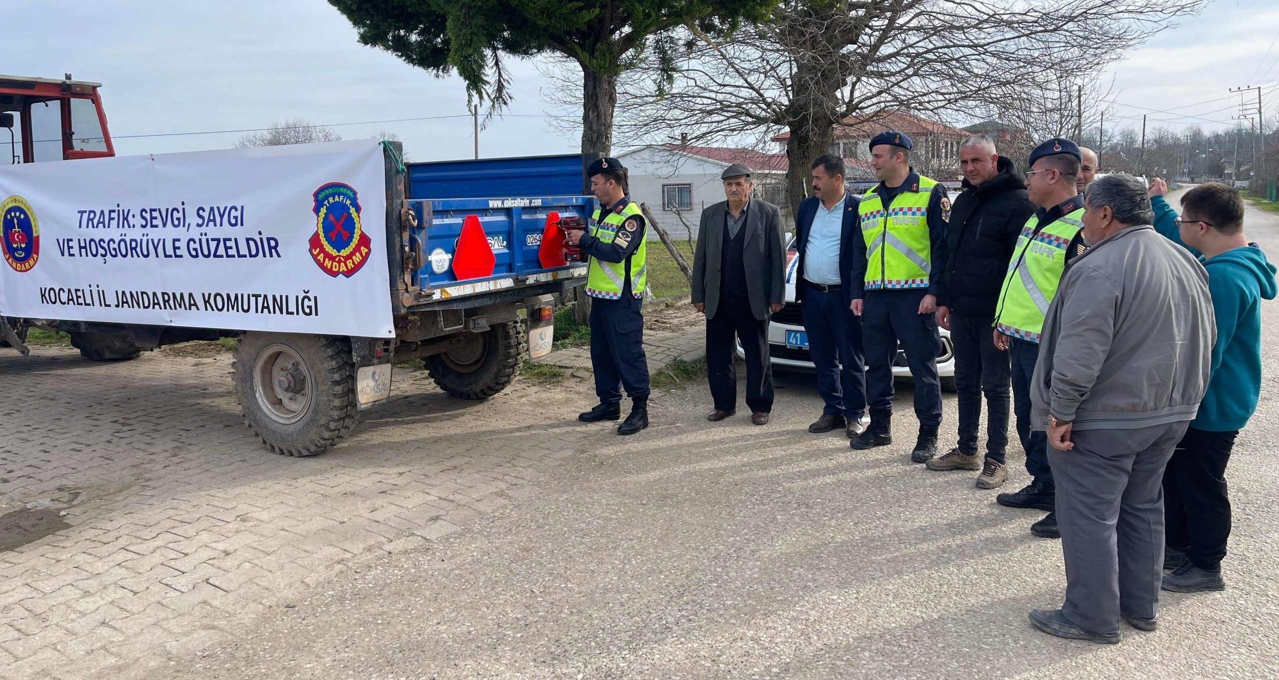 Kocaeli İl Jandarma Komutanlığı, Trafik Jandarmaları Tarafından Traktör Kazalarını Önleme Projesi Kapsamında Eğitim Verildi