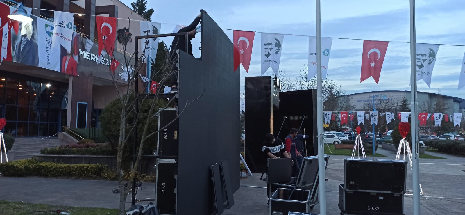İzmit Belediyesi ‘Leyla Hanım’ galası için SDKM önüne dev ekran yerleştirecek