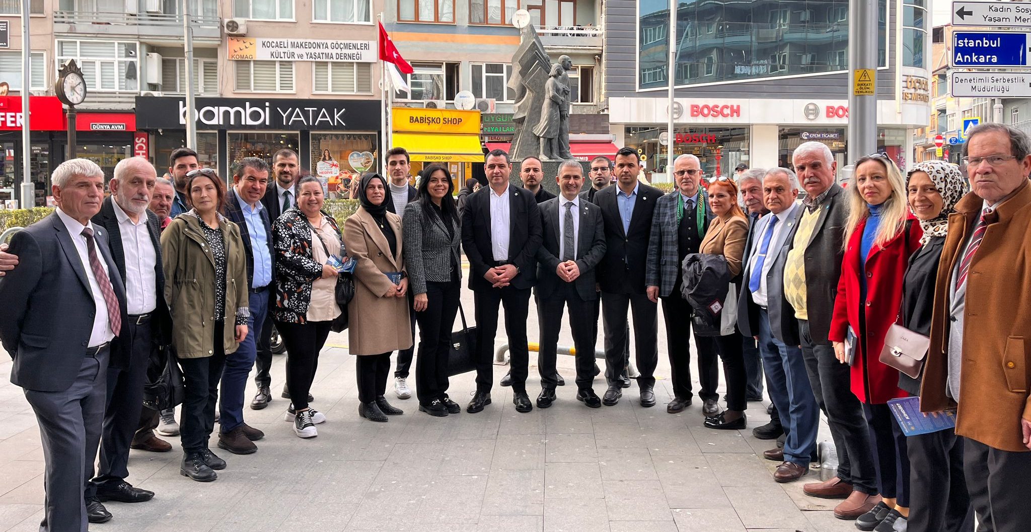 İYİ Parti İzmit Belediye Başkan Adayı Av. Mehmet Kamil Şirin, Mehmet Ali Paşa Mahallesi’nde Coşkuyla Karşılandı