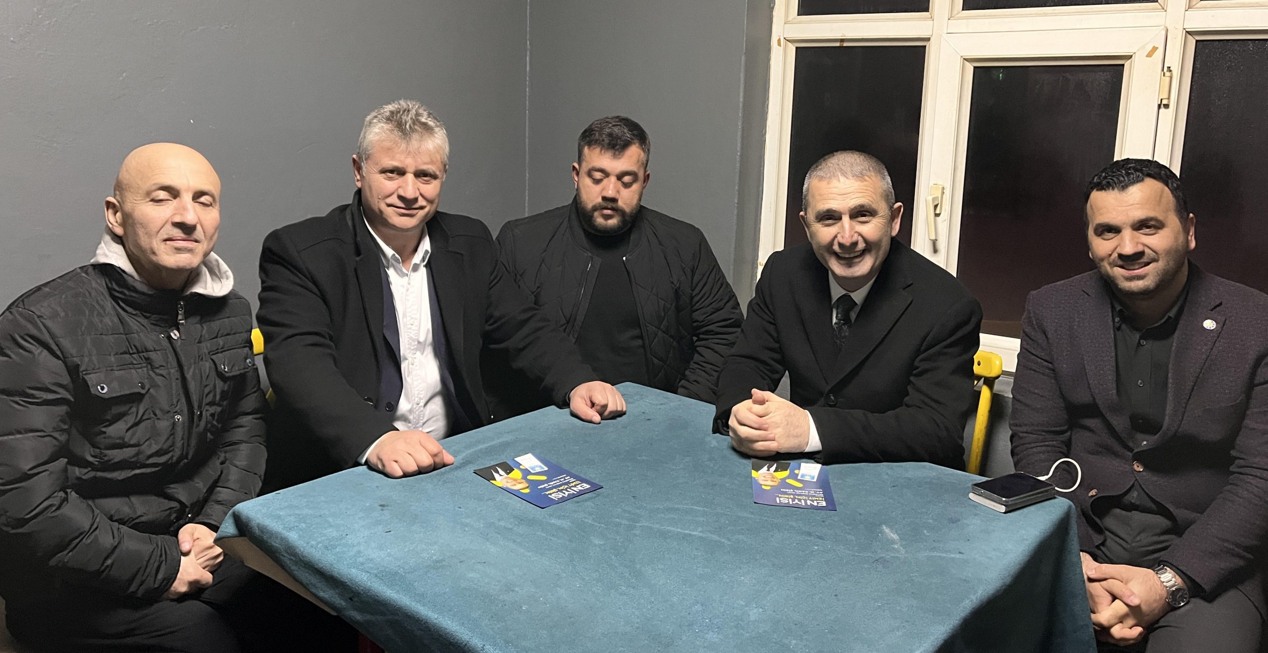 İYİ Parti’nin İzmit Belediye Başkan adayı Kamil Şirin, Alikahya Mahallesinde düzenlenen bir programda mahalle sakinleriyle bir araya geldi