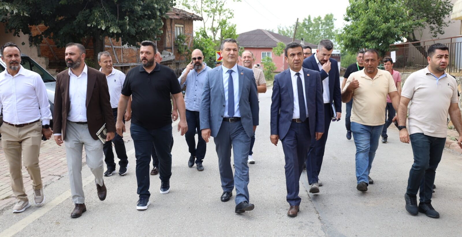 İzmit Belediyesi Arızlı Mahallesi sakinlerinin taleplerini dinledi