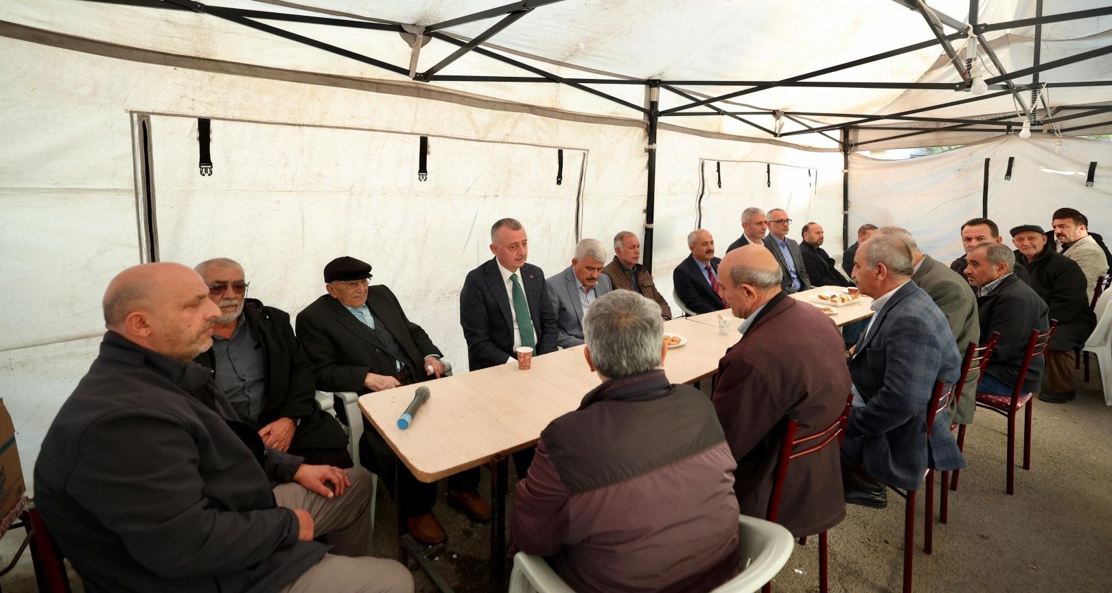 Büyükakın, doğalgaz patlamasından etkilenen vatandaşları ziyaret etti