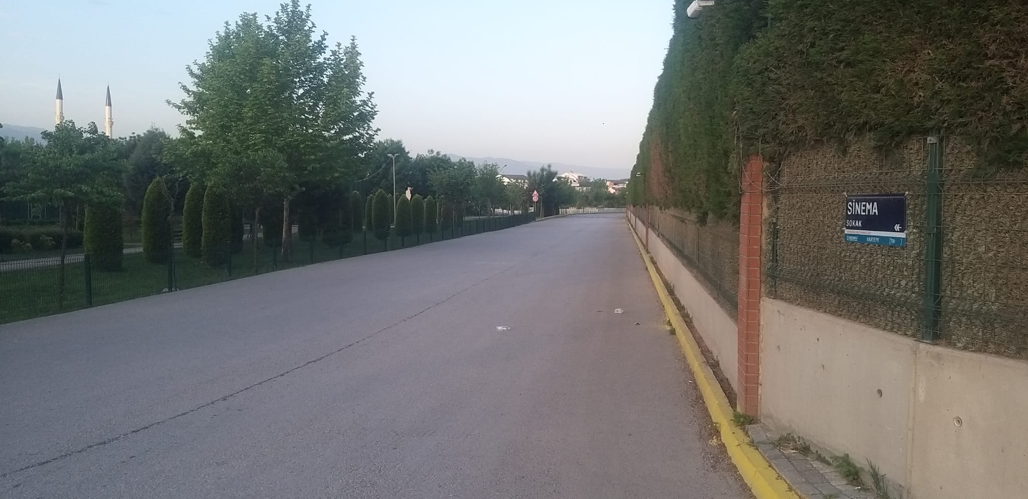 Kartepe Sinema Sokak’ta Kaldırım Çilesi Bitmiyor!