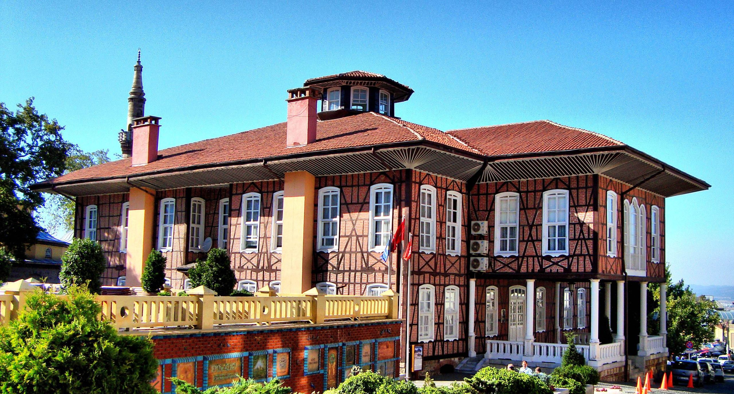 Bursa’daki Tarihi Belediye Binasına Vakıflar Genel Müdürlüğü Gerçekten El Koydu Mu?