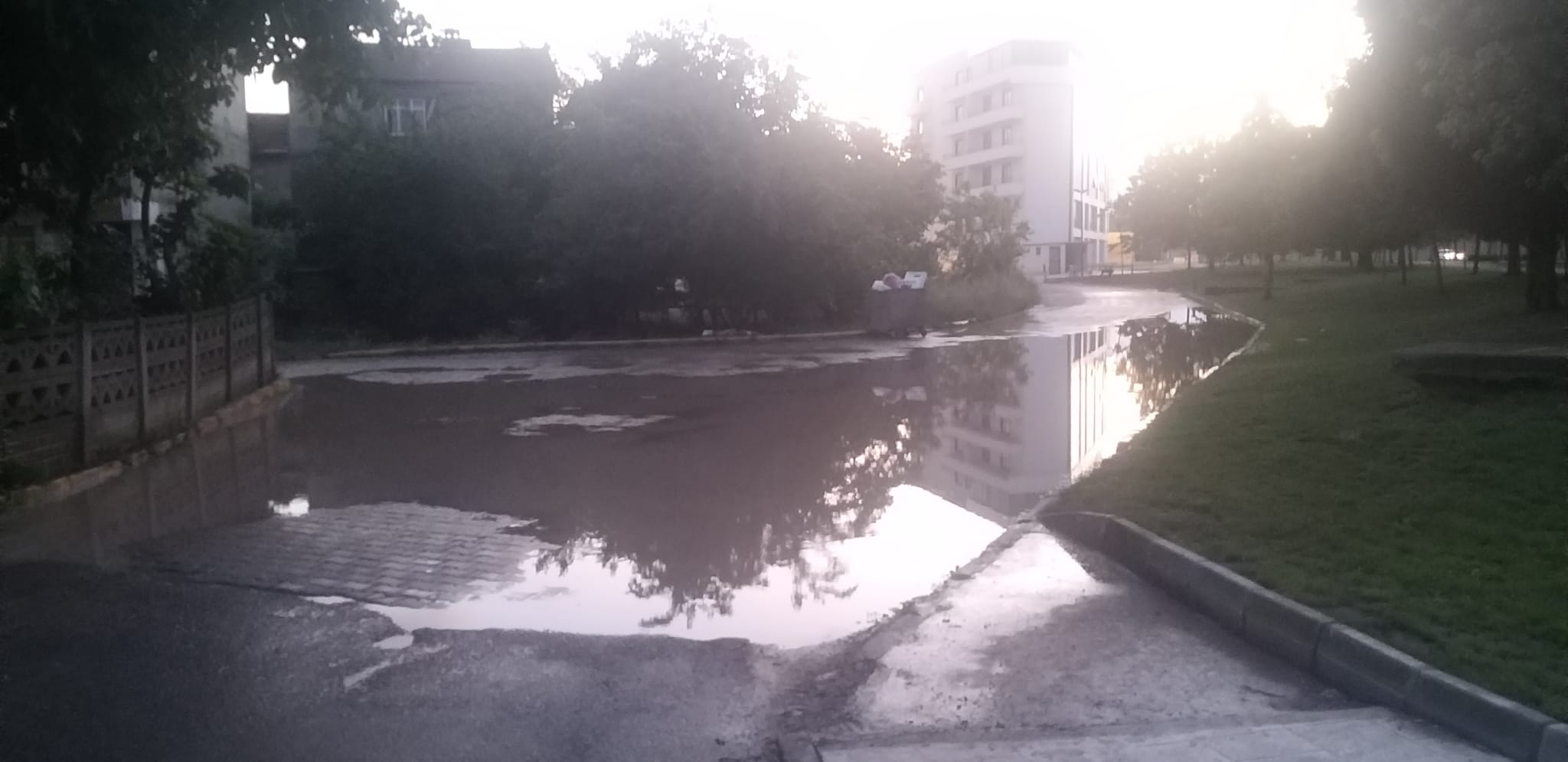 İstasyon Mahallesi’nde Her Yağmurda Aynı Manzara: Sadrazam Caddesi Göl Oluyor!