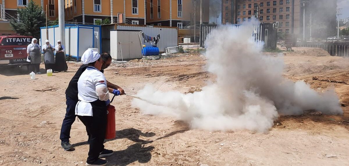Kocaeli İtfaiyesi’nden KYK Personeline Yangın Eğitimi
