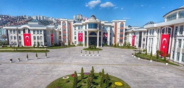 Karamürsel’de Orman Yangını: Akçat Köyü Boşaltılıyor