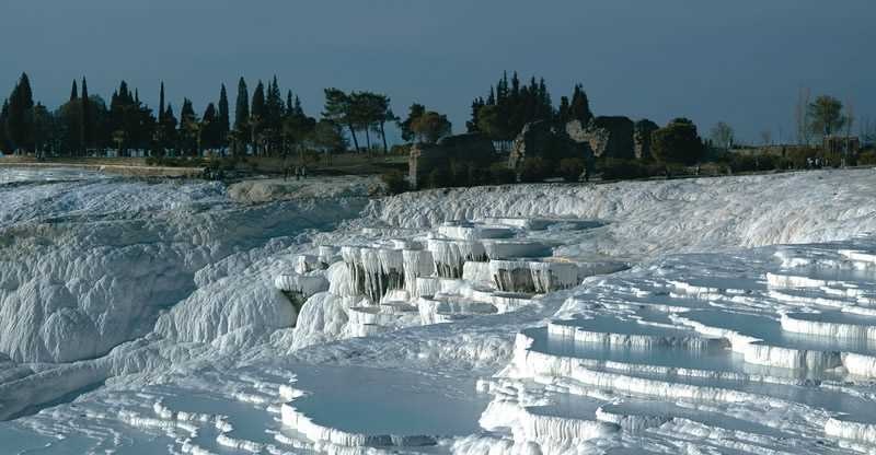 Pamukkale’nin Şifalı Suları ve Beyaz Harikası: Travertenler