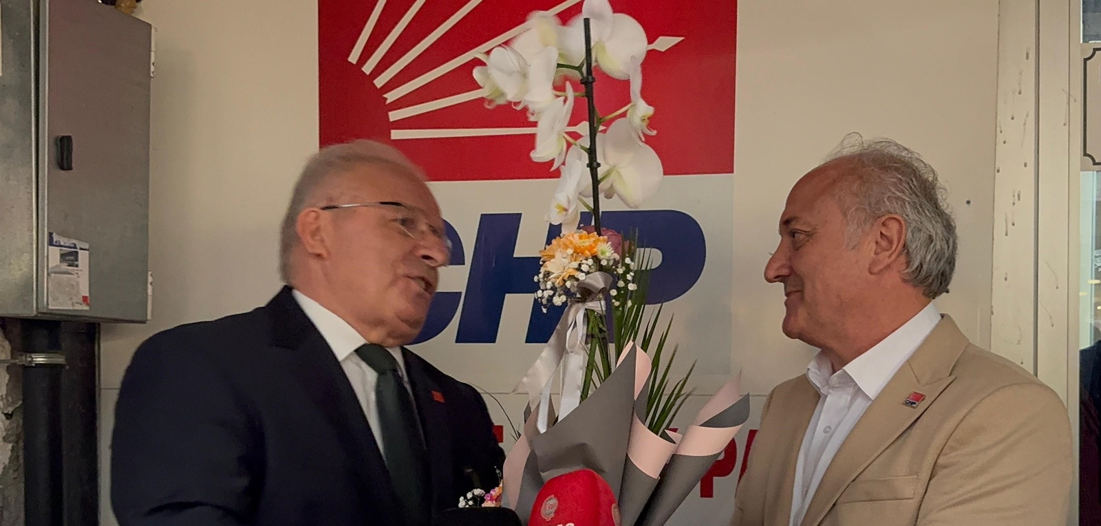 CHP’de adaylık yarışı centilmence başladı: Arcan’dan İşeri’ye anlamlı jest