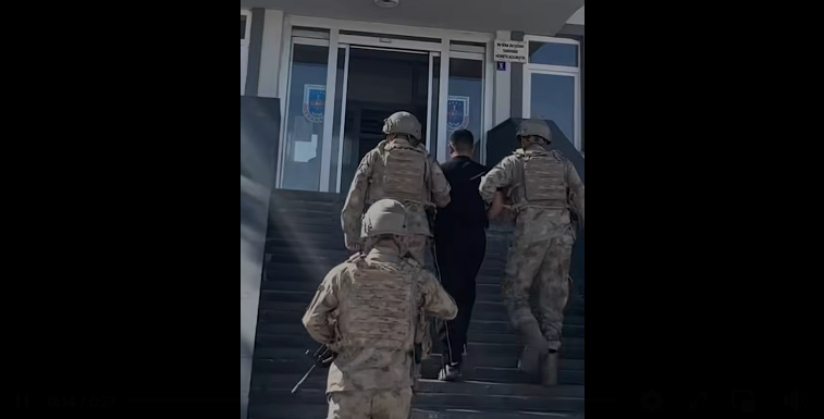 Terhis olduktan bir hafta sonra skandal beğeni!
