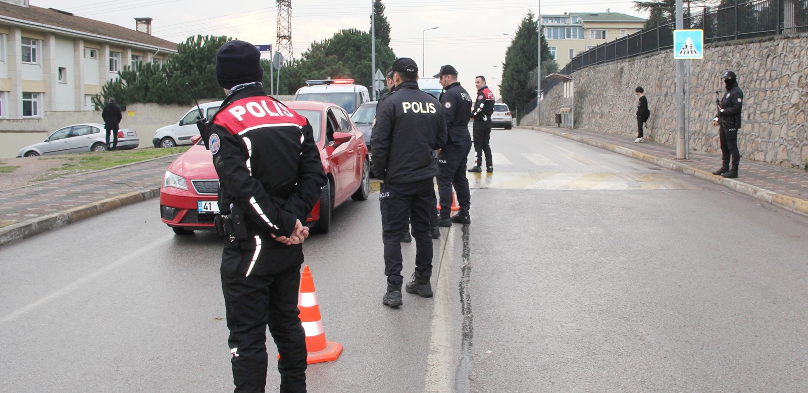 Emniyet ekipleri okul çevrelerinde denetimde: Olumsuzluğa rastlanmadı