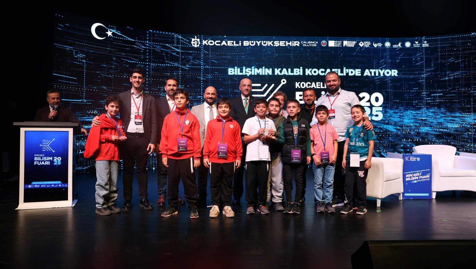 Bilişim Fuarı’nda sporun dijital dönüşümü konuşuldu