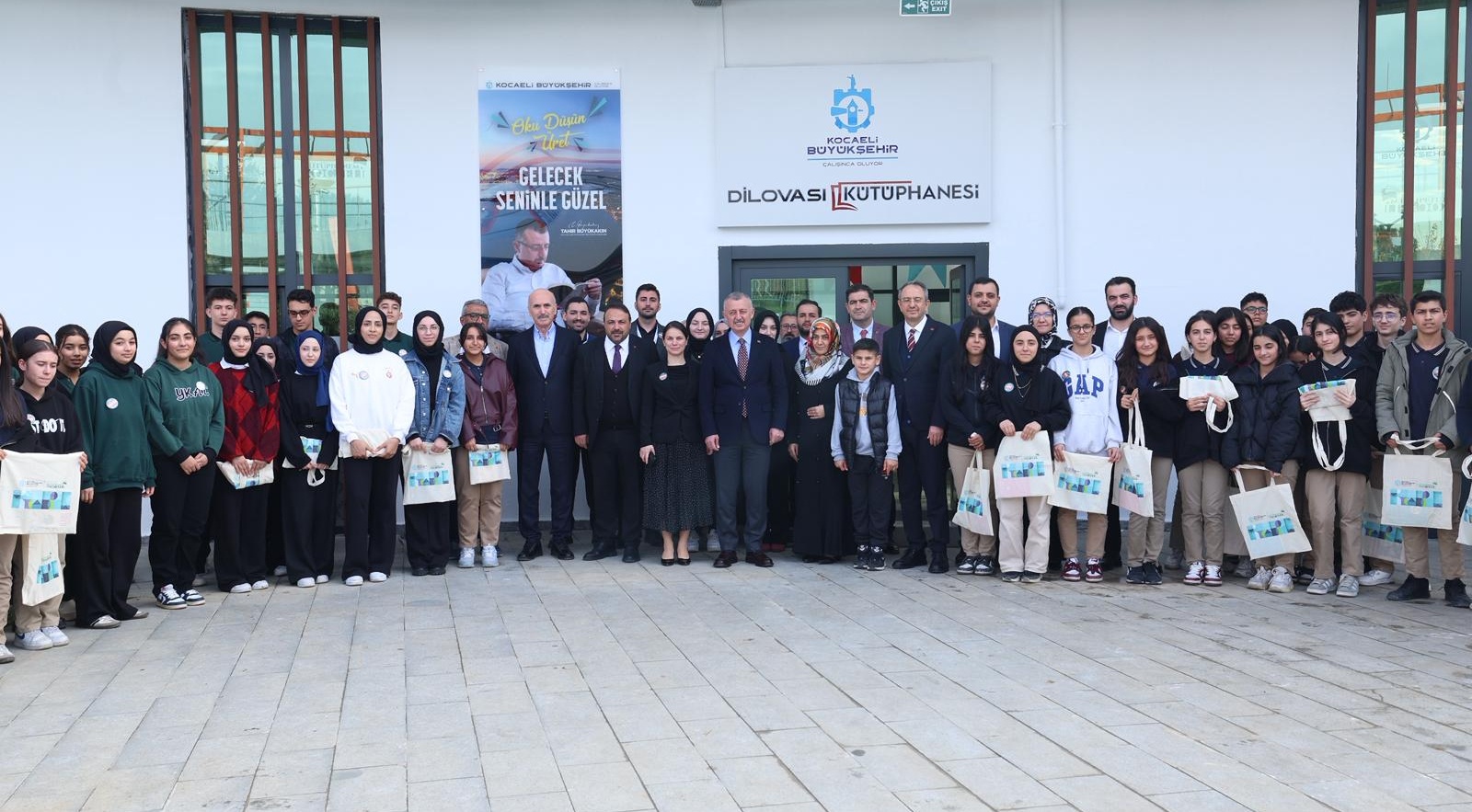 “Kütüphanelerde gençlerimizi geleceğe hazırlıyoruz”