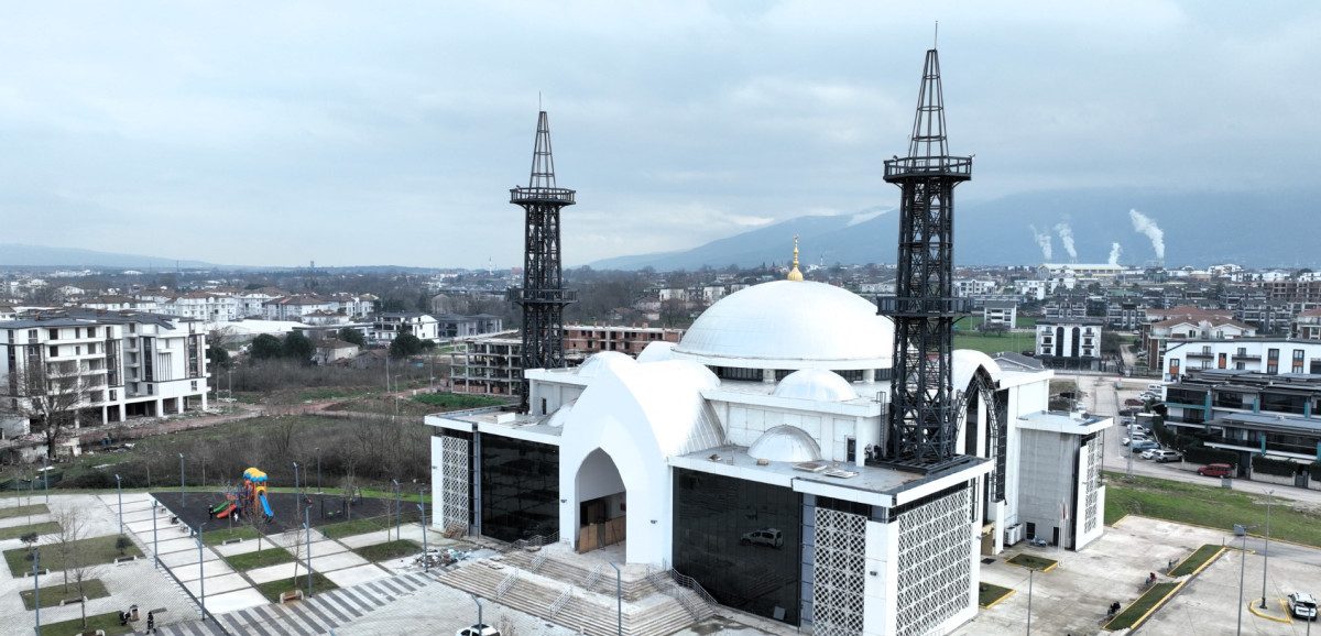 Kartepe Kent Meydanı Camii ilk teravihle açılıyor