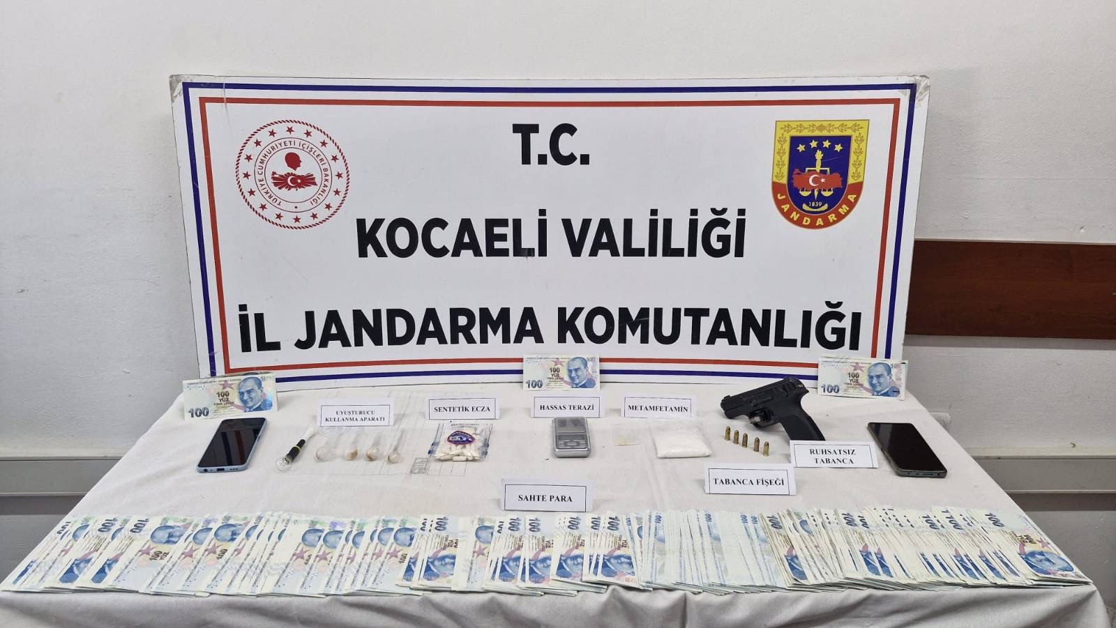 İzmit’te şok operasyon: İşyerinden uyuşturucu, silah ve sahte para çıktı