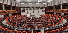 Meclis’te Milyarlık Fon Dövüşü: “Devasa Soygun” İddiasına İktidardan Şeffaflık Sözü