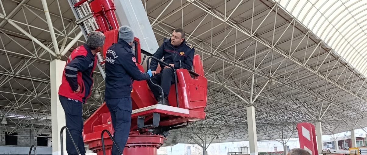 Kocaeli İtfaiyesi’nden Besni’ye Eğitim Desteği