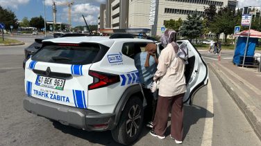 Kocaeli’nde YKS Önlemleri: Zabıta Geç Kalan Öğrencileri Yetiştirdi