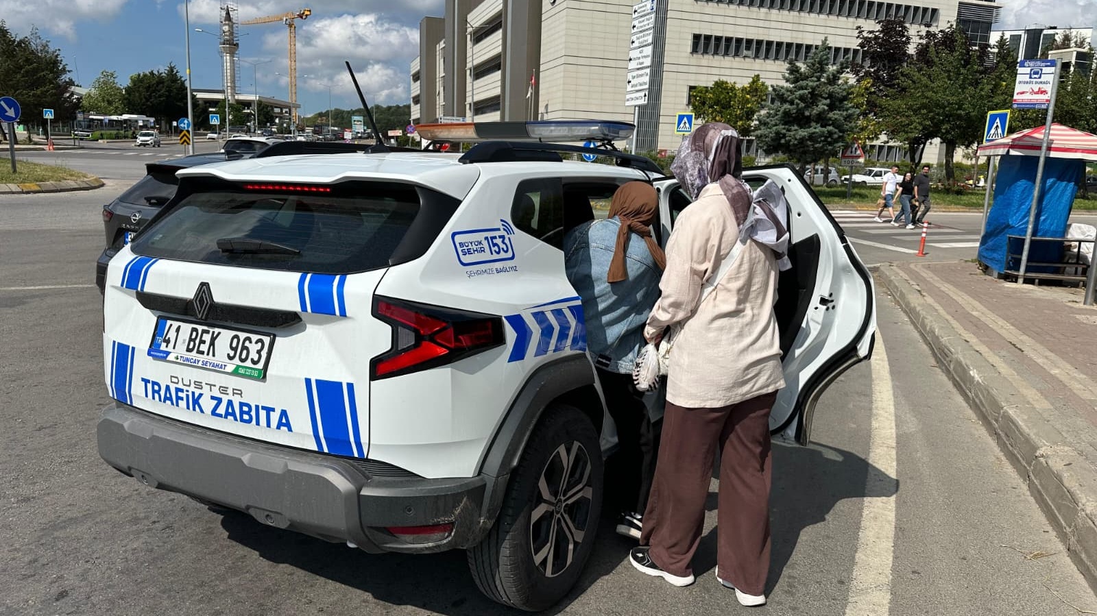 Kocaeli’nde YKS Önlemleri: Zabıta Geç Kalan Öğrencileri Yetiştirdi