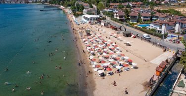 Kocaeli Sahillerinde ‘Mavi Bayrak’ Değil, ‘Fahiş Fiyat’ Dönemi: Halk Plajları Ticarethaneye Döndü!
