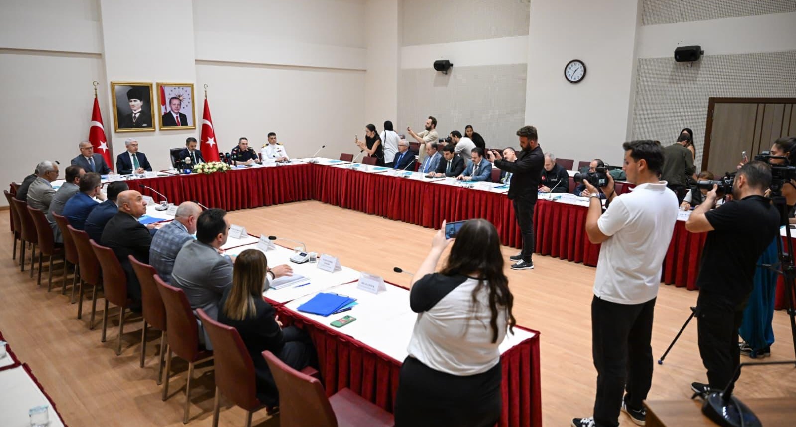 Vali Aktaş Başkanlığında Toplantı: Kocaeli’nin Haziran Ayı Asayiş Raporu ve Yaz Tedbirleri Masaya Yatırıldı