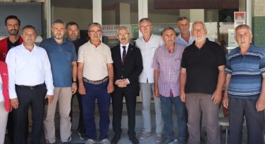 İzmit Belediyesi, Selvili Camii’nde vatandaşlara ikramda bulundu