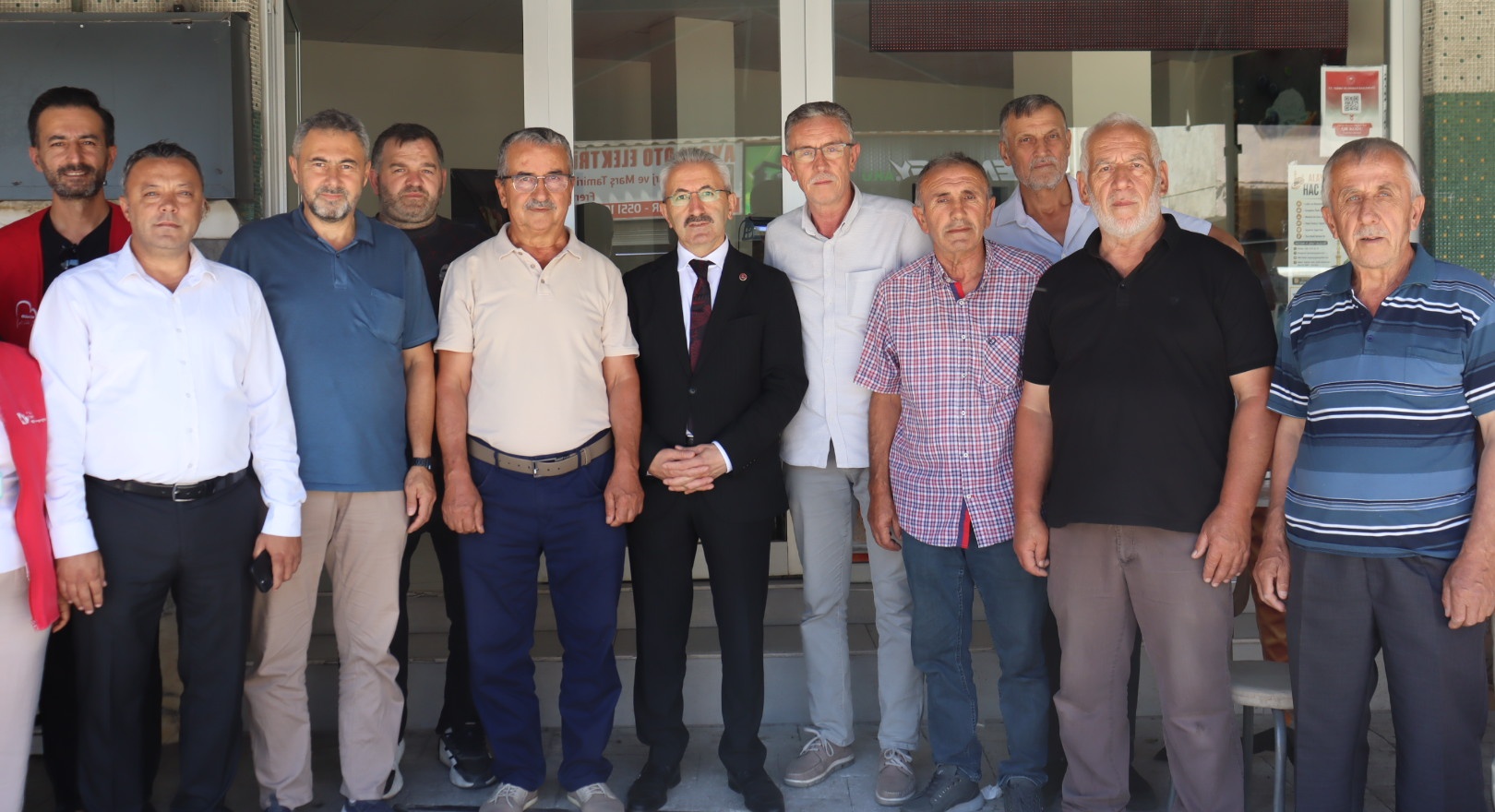 İzmit Belediyesi, Selvili Camii’nde vatandaşlara ikramda bulundu