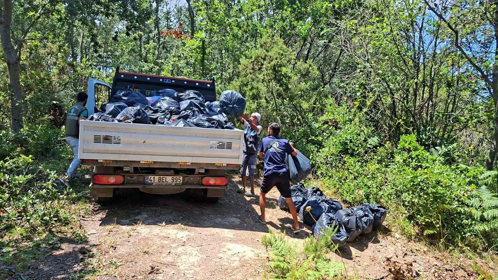 Büyükşehir’den Kandıra sahillerinde yoğun temizlik mesaisi: 387 ton atık toplandı