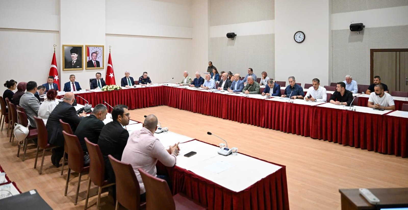 Kocaeli’nde Sokak Hayvanları İçin Kritik Zirve: Vali Aktaş Başkanlığında Toplandılar