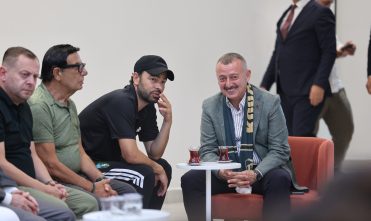 Başkan Büyükakın’dan Yeşil-Siyahlılara destek mesajı: “Bu şehrin gücü sizinle”