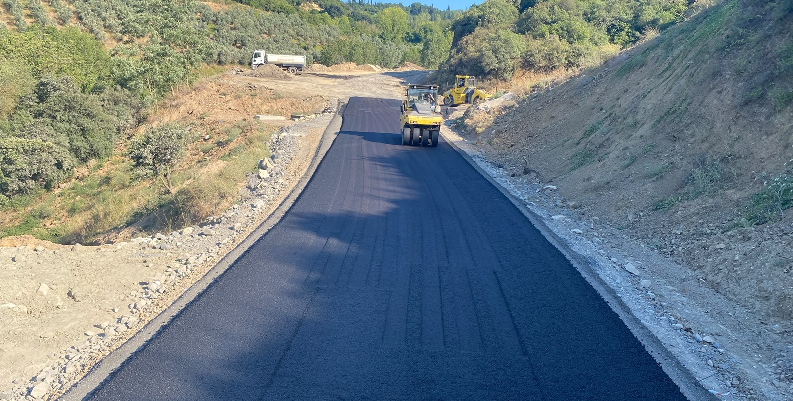 Karamürsel Dereköy’de Ulaşımı Rahatlatan Yol Yenileme Çalışması Tamamlandı