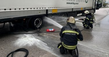 İzmit Kandıra Yolunda Araç Yangını Korkuttu