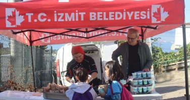 Beslenme Saati Projesi kapsamında öğrencilere ikram