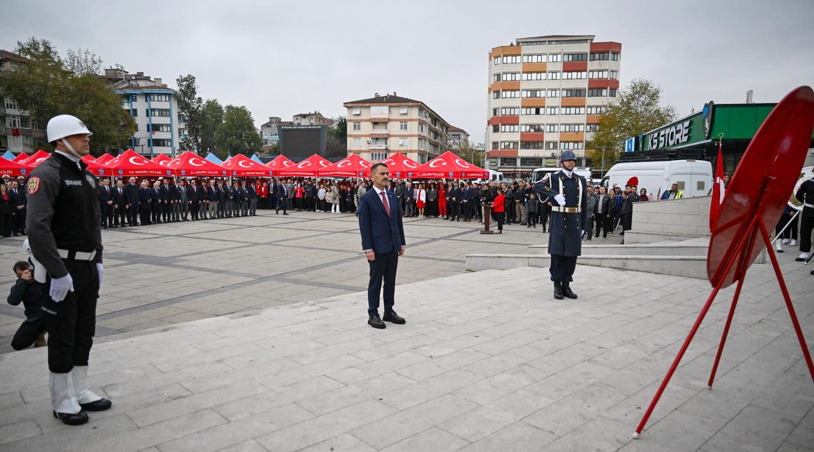 Cumhuriyetimizin 103. Yıl Dönümü Kutlamaları Çelenklerin Sunulmasıyla Başladı