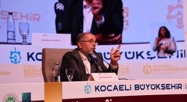 Erhan Afyoncu’dan Kocaeli Kitap Fuarı’nda tarih dersi: “Geçmiş geleceği inşa etmek için okunmalı”