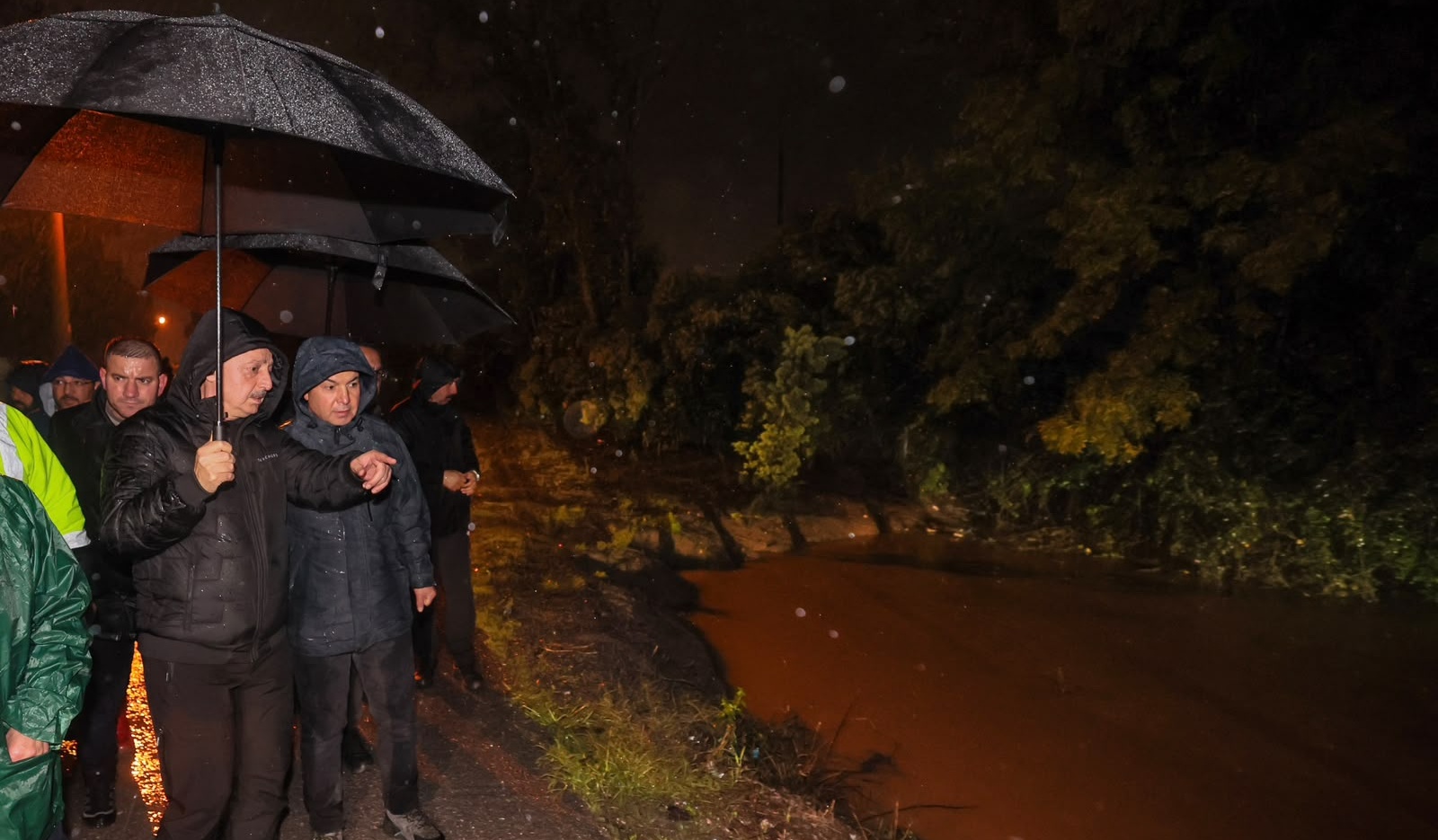 Vali Aktaş ve Başkan Büyükakın’dan Gece Boyunca Yağış Mesaisi