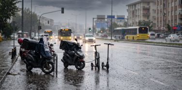 Kocaeli Valiliği’nden sağanak uyarısı: Motosiklet ve motokuryelere trafik yasağı getirildi