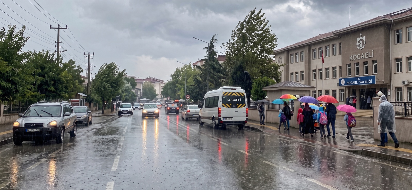 Kocaeli’nde Eğitime Sağanak Yağış Arası: Okullar Tatil Edildi, Kamuya İdari İzin Verildi