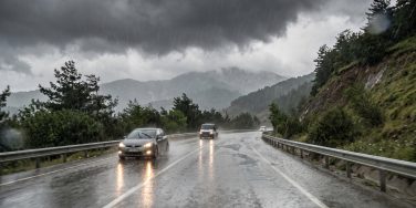 Meteoroloji’den Turuncu/Sarı Alarm: 18 İle Kuvvetli Sağanak ve Toz Taşınımı Uyarısı!
